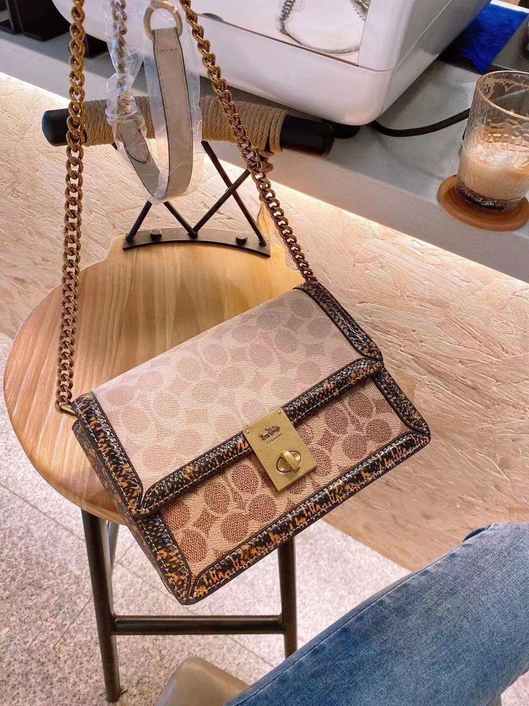 COACH SIGNATURE HUTTON CROSS BODY BAGS
