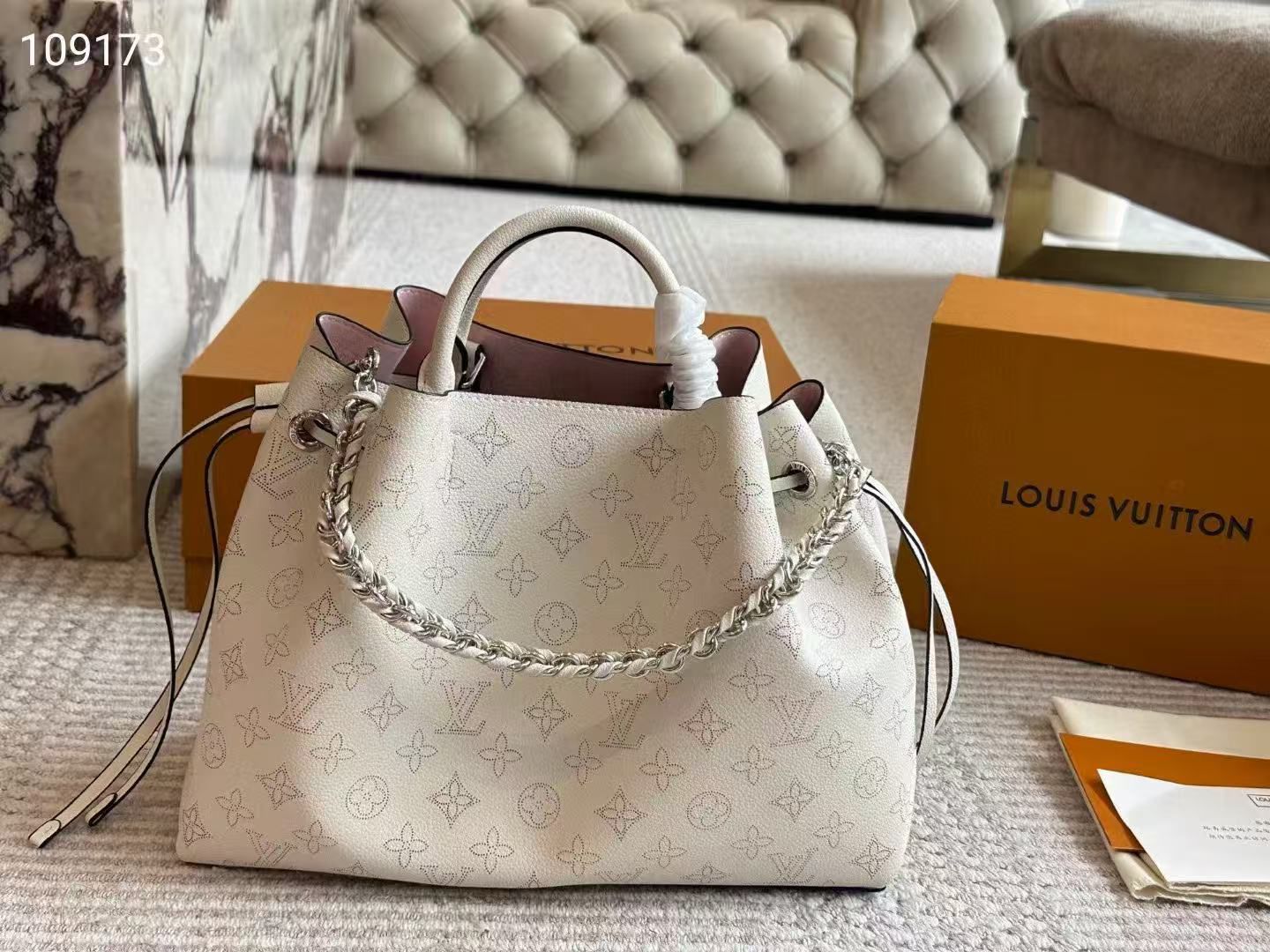 LOUIS VUITTON MAHINA BELLA TOTE