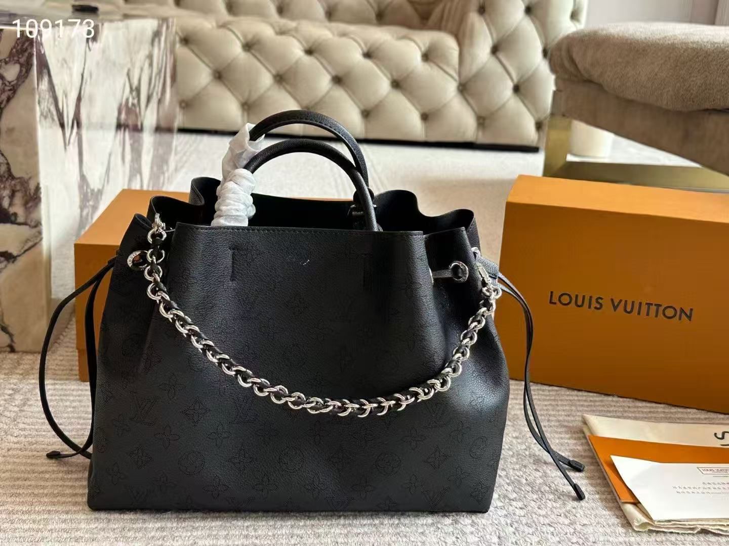 LOUIS VUITTON MAHINA BELLA TOTE