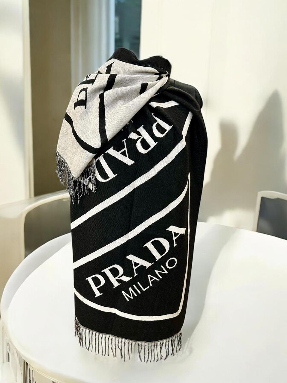PRADA WOOLLEN STOLE