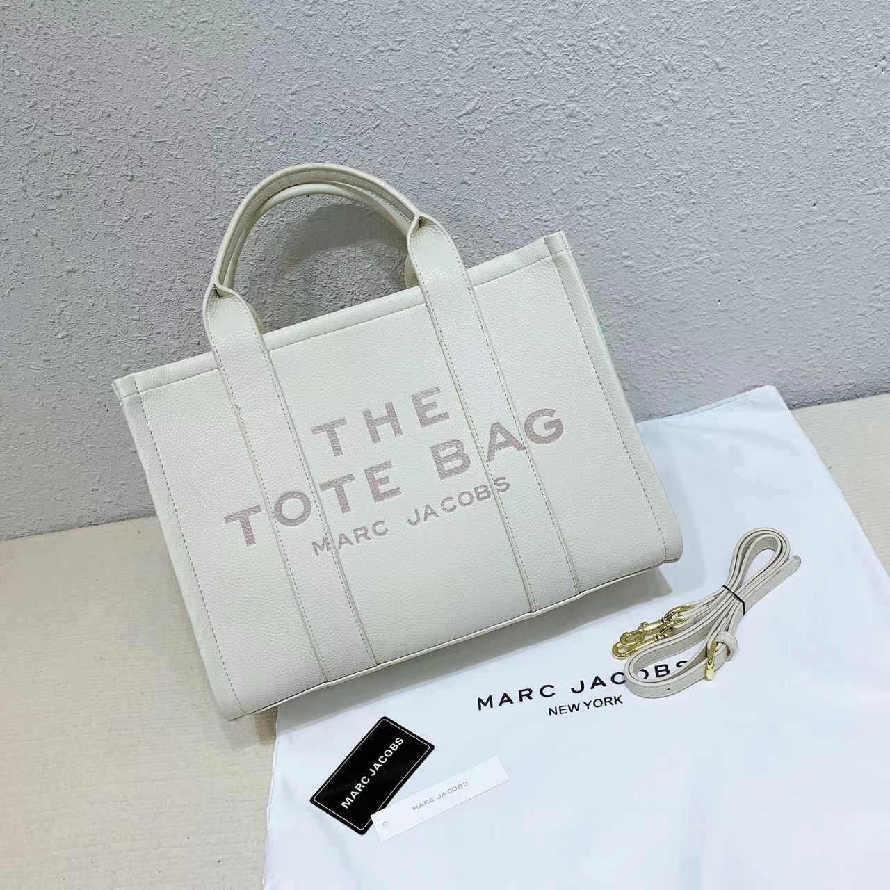 Marc Jacobs Medium The Tote Bag With OG Box & Dust Bag