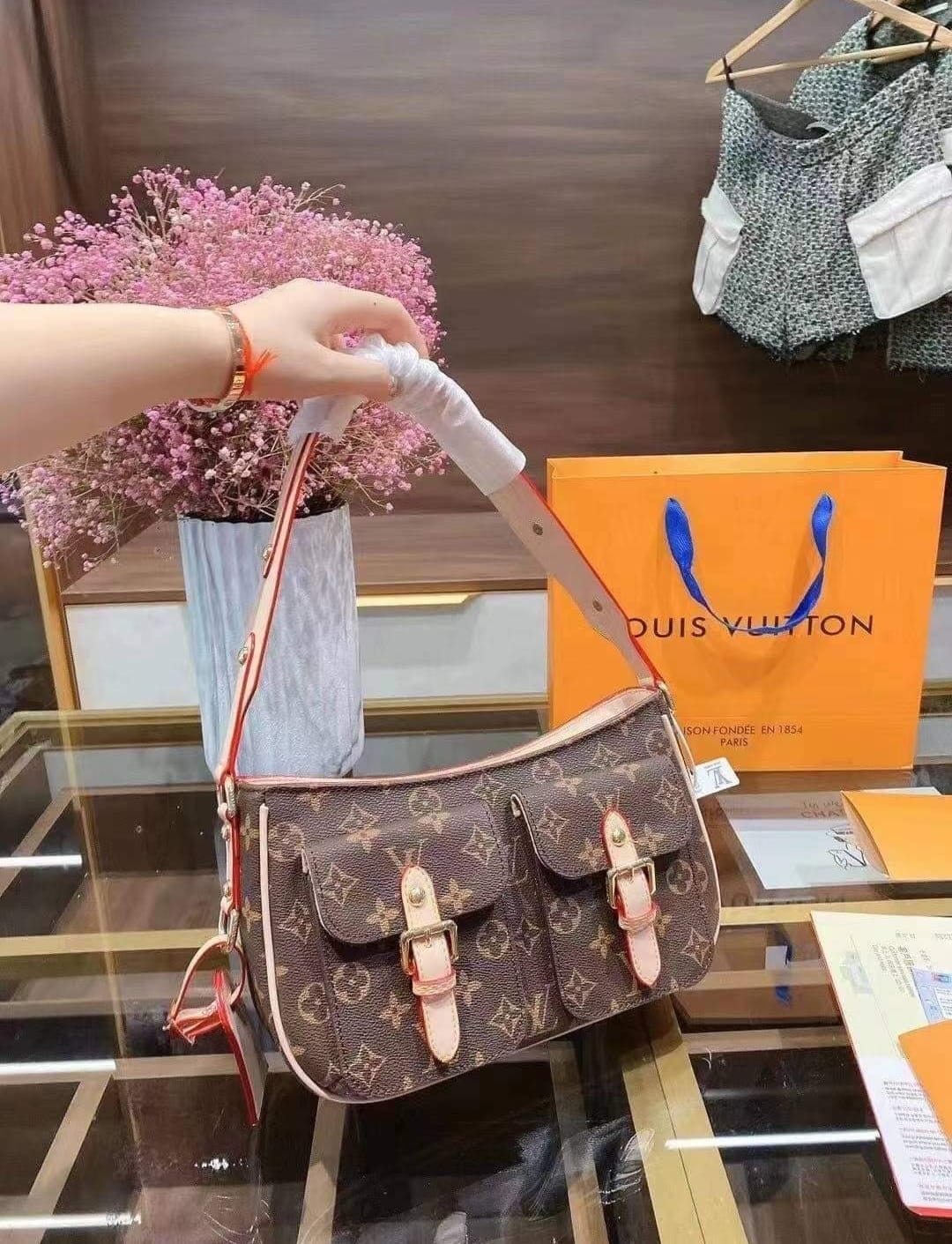 Louis Vuitton Mesenger Bags
