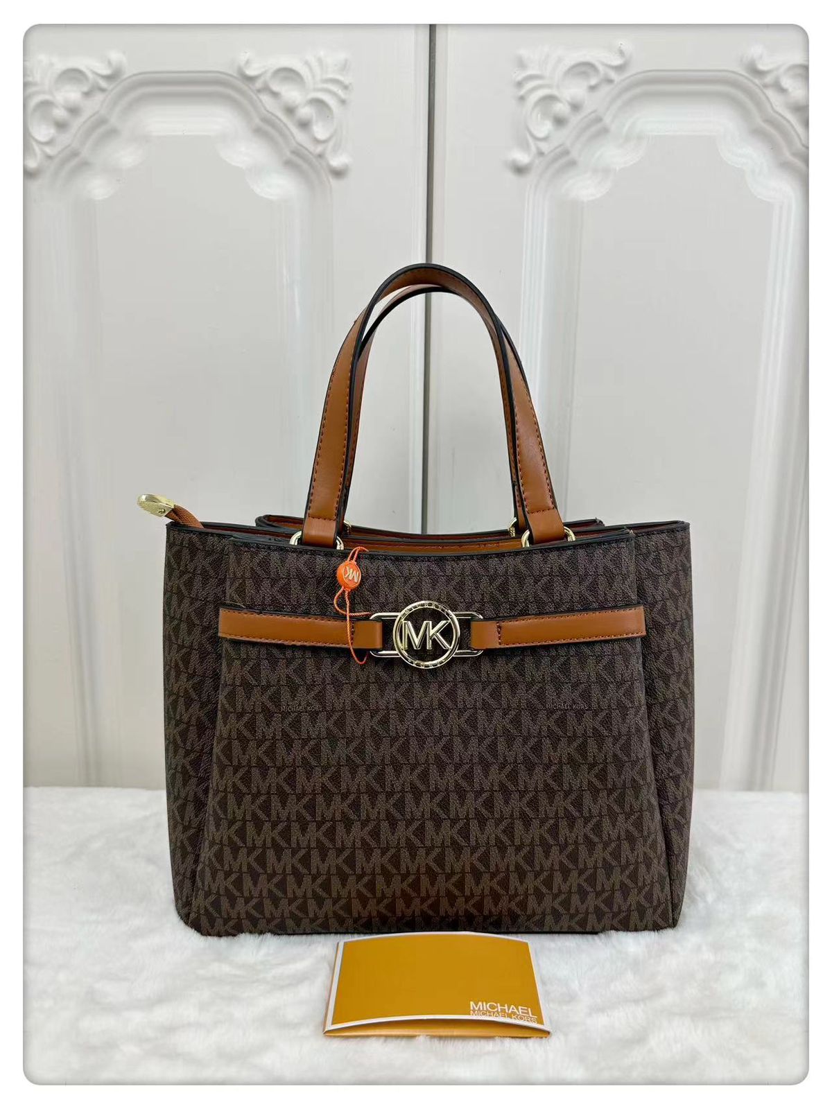 Michael Kors Angelina Logo Plaque Medium Sized Handbag