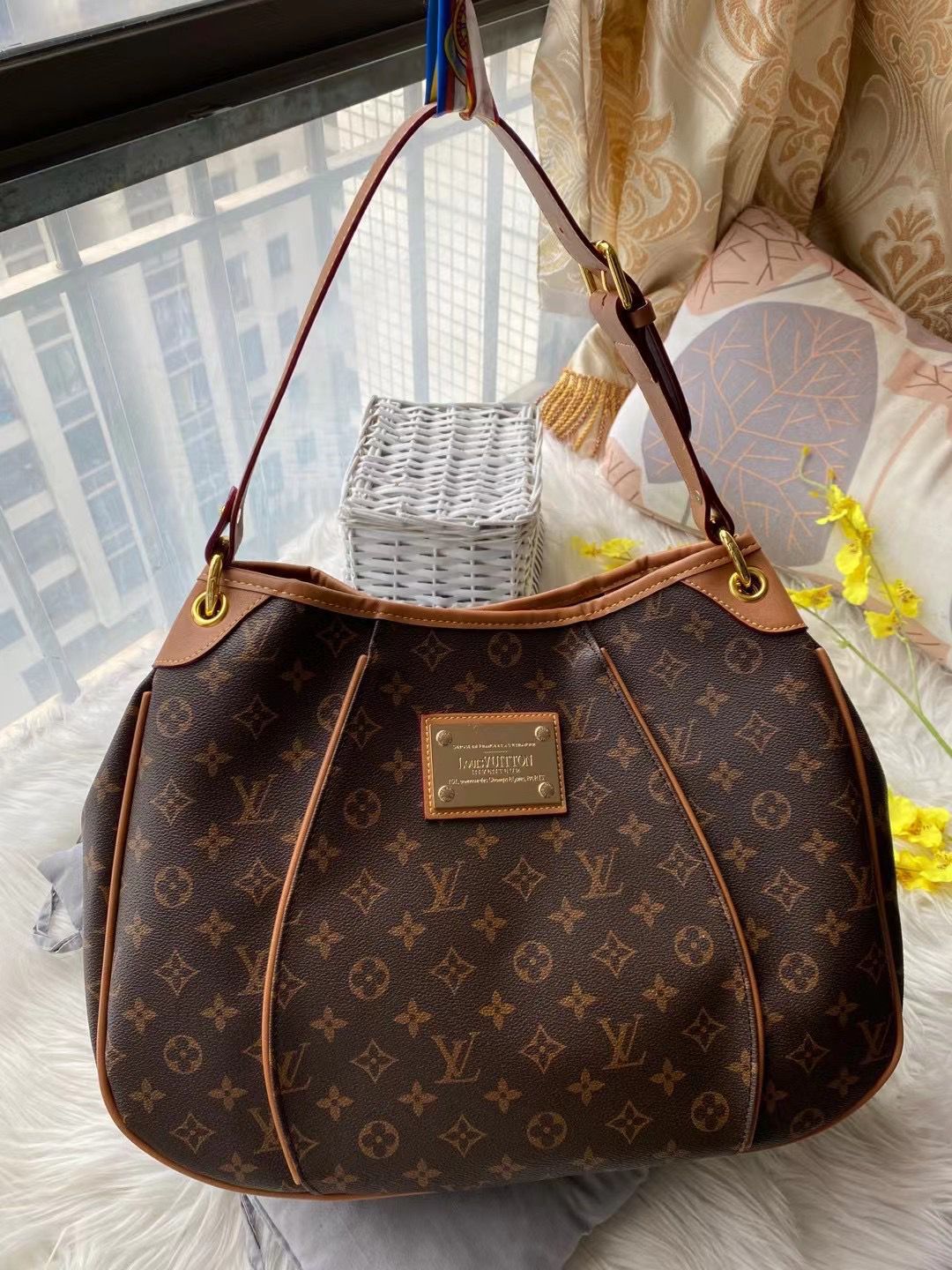 Louis Vuitton Azur Galleria Pm Tote