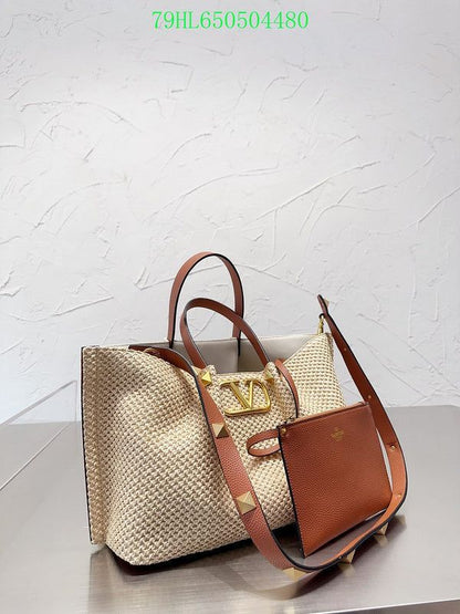 VALENTINO V LOGO STRAW PLAQUE TOTE BAG