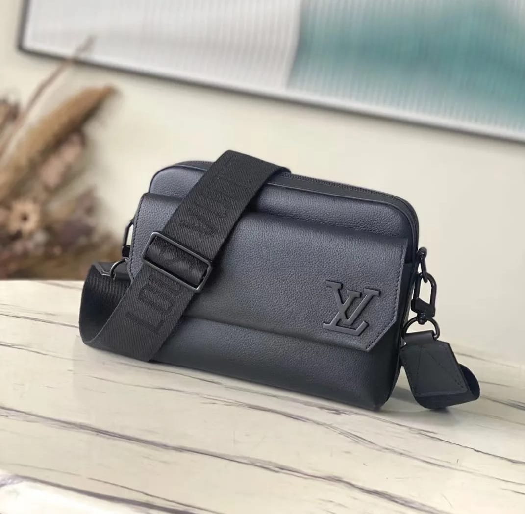 LOUIS VUITTON CALFSKIN AEROGRAM FASTLINE MESSENGER BAGS