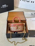 COACH TRAIL SIGNATURE AND QUILTED 17