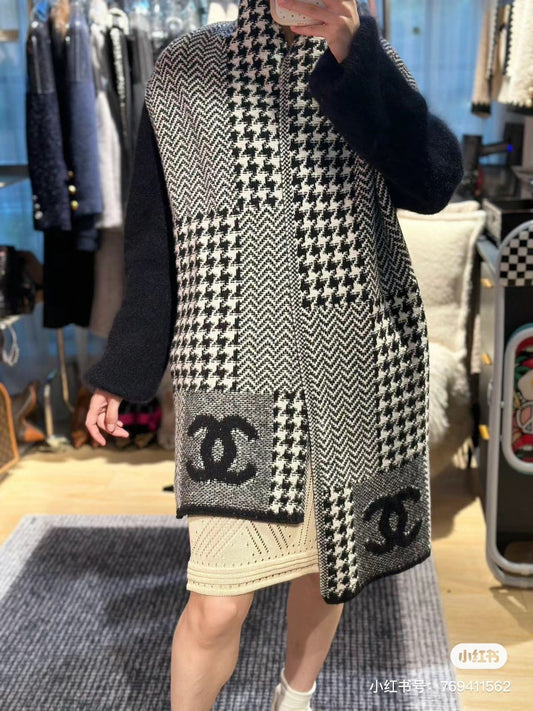 CHANEL MUFFLER IN TOWN