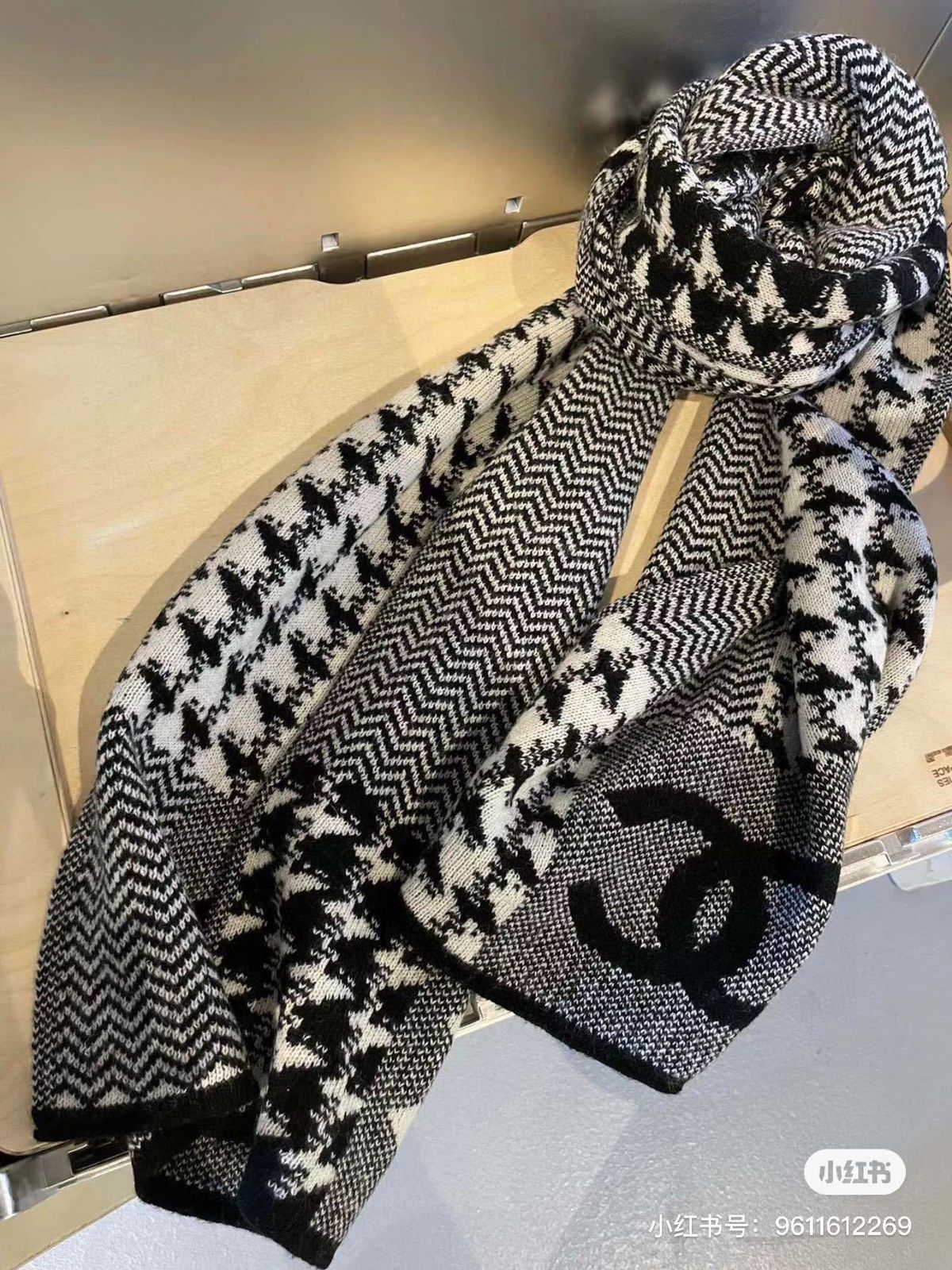 CHANEL MUFFLER IN TOWN