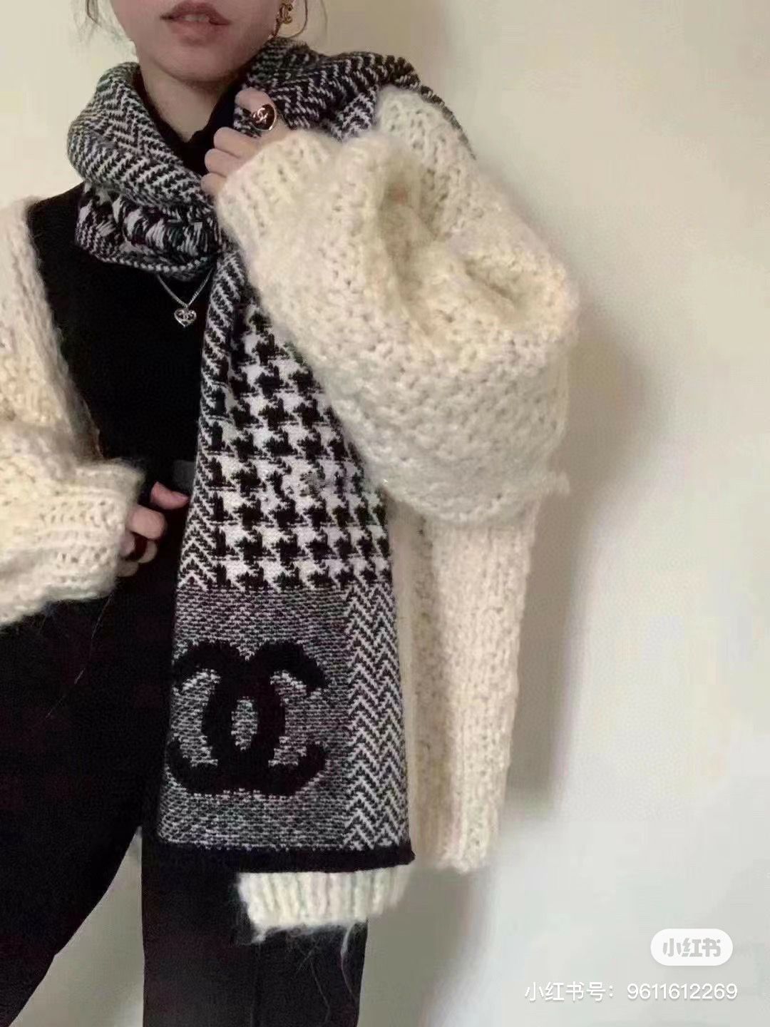 CHANEL MUFFLER IN TOWN