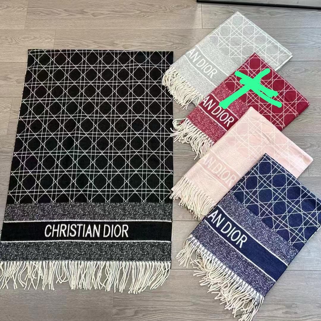 CHRISTIAN DIOR WARM STOLES