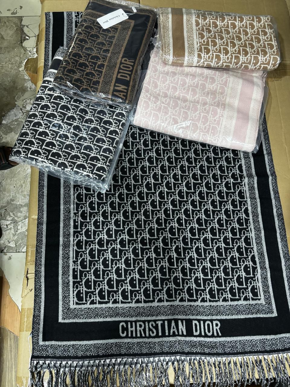 CHRISTIAN DIOR WARM STOLES