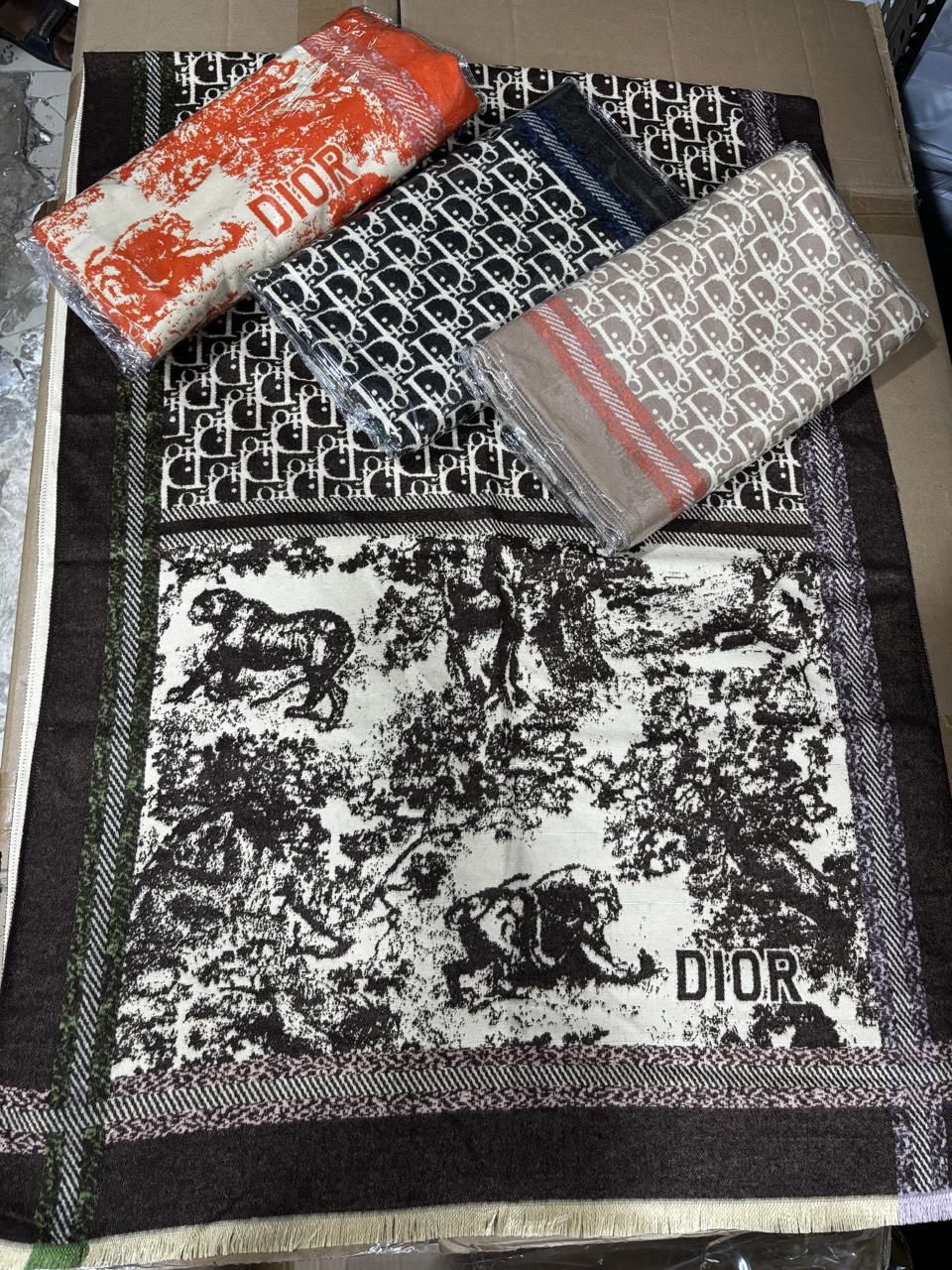 CHRISTIAN DIOR WARM STOLES