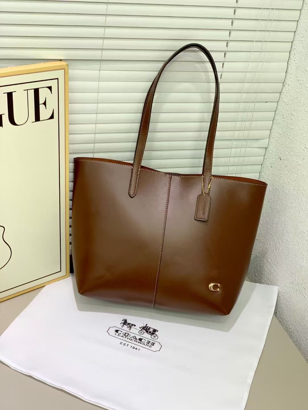 COACH NORTH C LOGO TOTE