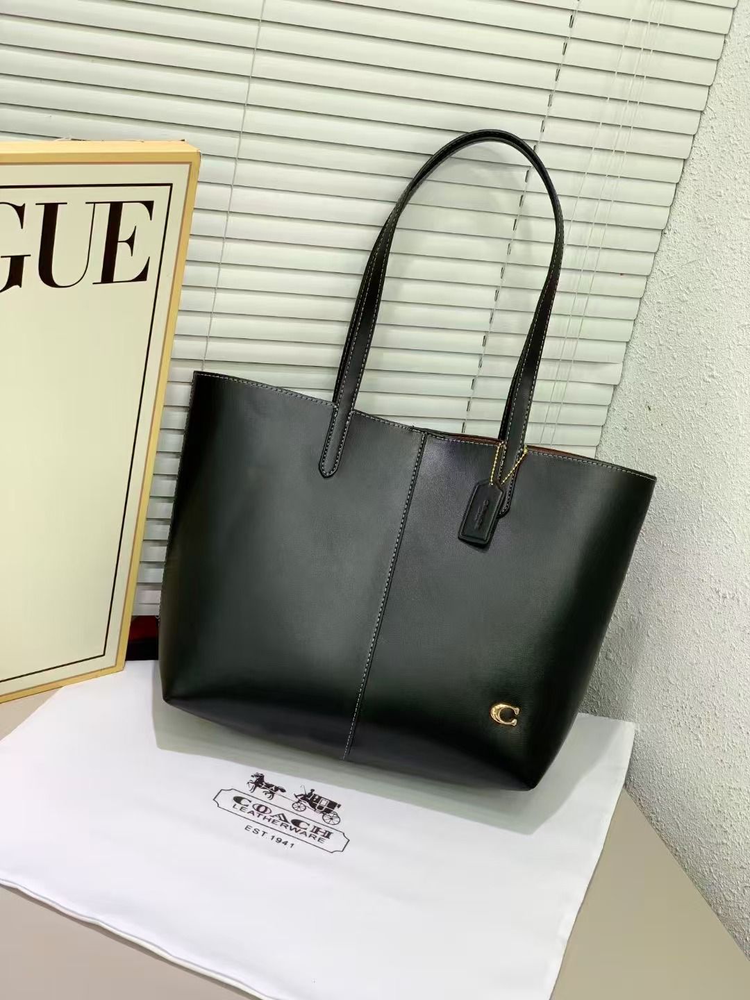 COACH NORTH C LOGO TOTE