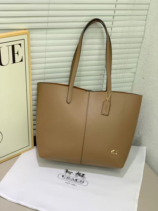 COACH NORTH C LOGO TOTE