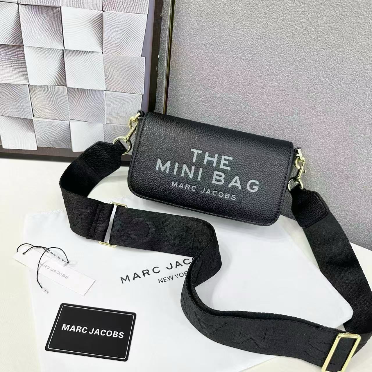 MARC JACOBS SMALL SHOULDER BAGS