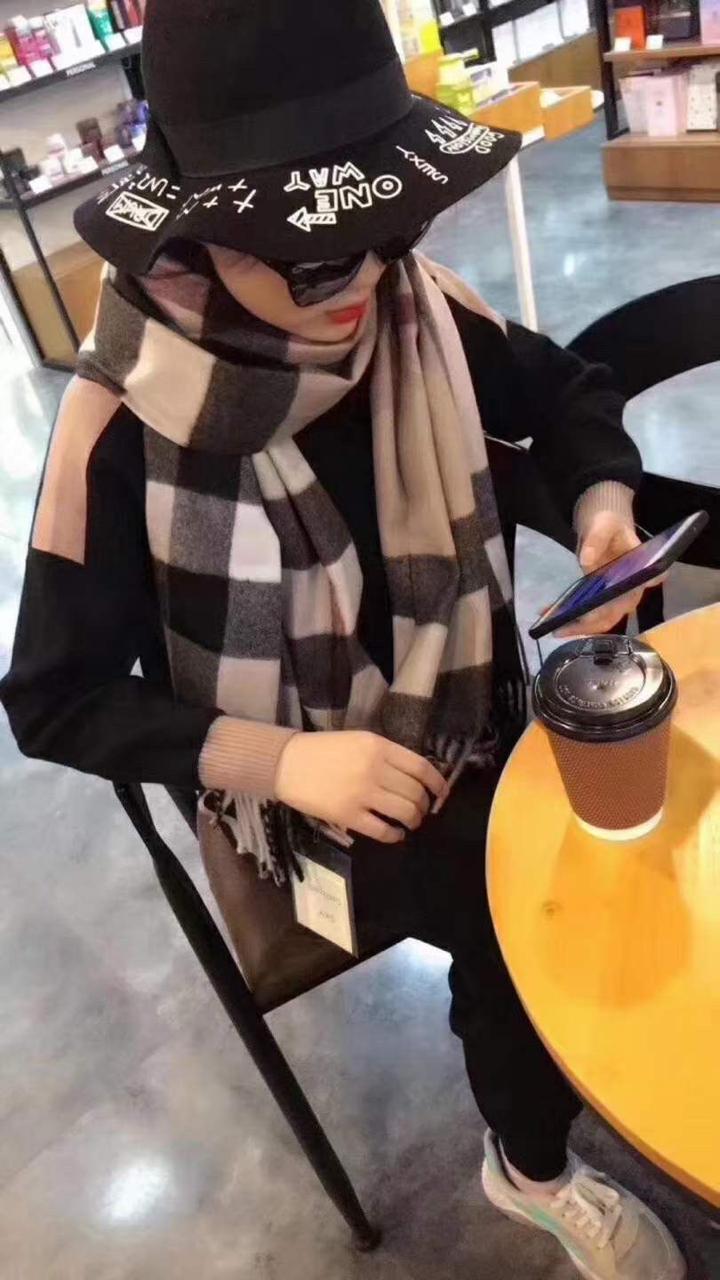 Burberry warm stole