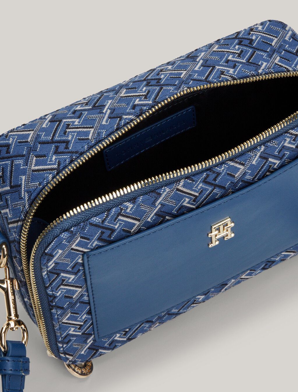 Tommy hilfiger Latest edition Camera bag