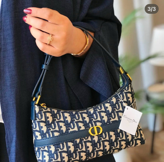 DIOR 30 MONTAIGNE SMALL HOBO SHOULDER BAG