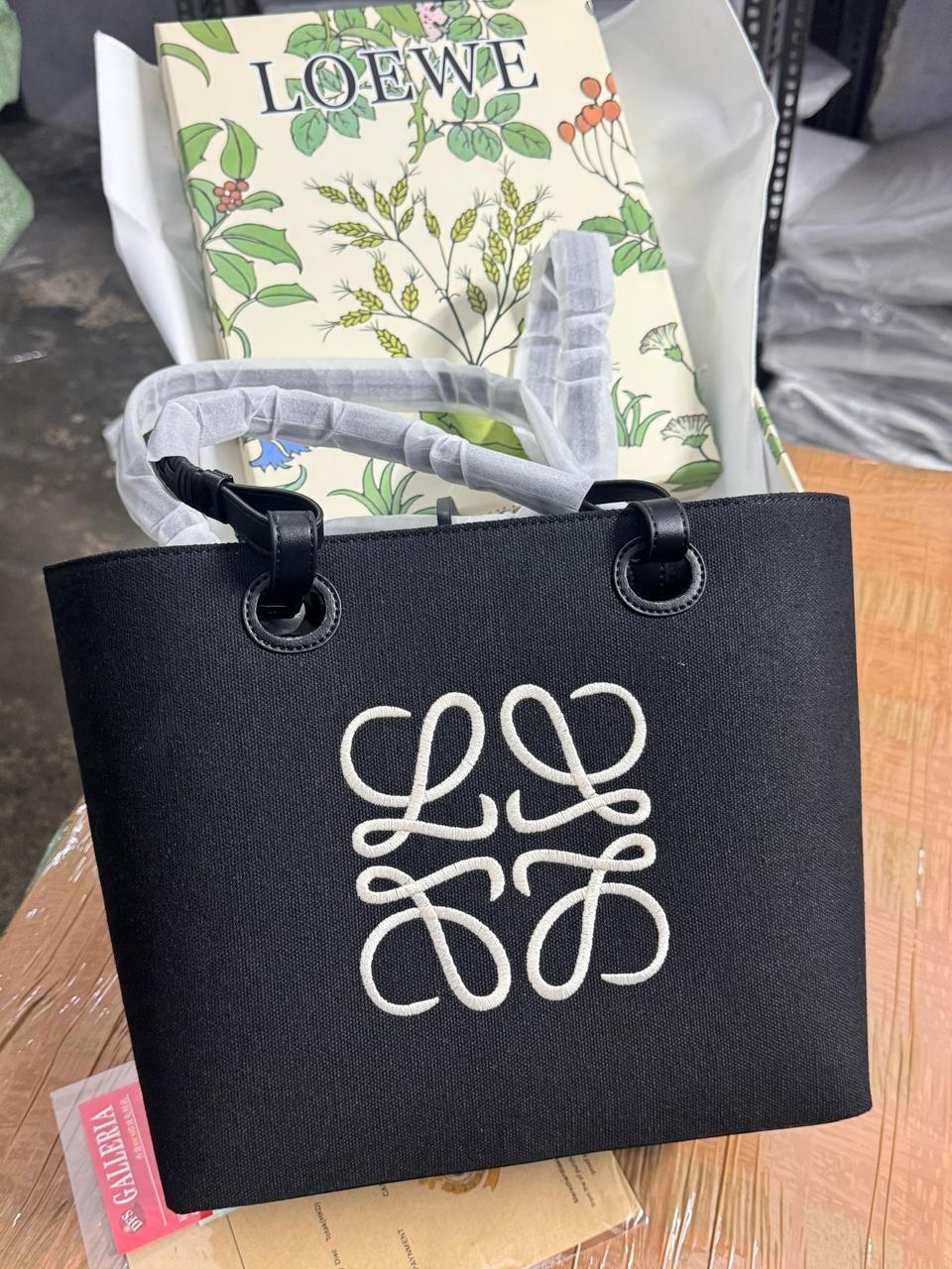 LEOWE ANAGRAM CANVAS SERIES MEDIUM SIZE TOTE