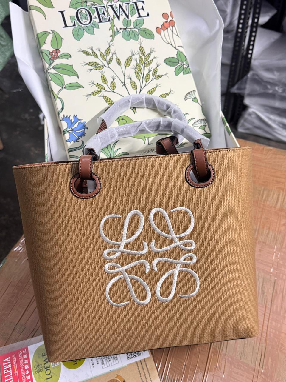 LEOWE ANAGRAM CANVAS SERIES MEDIUM SIZE TOTE