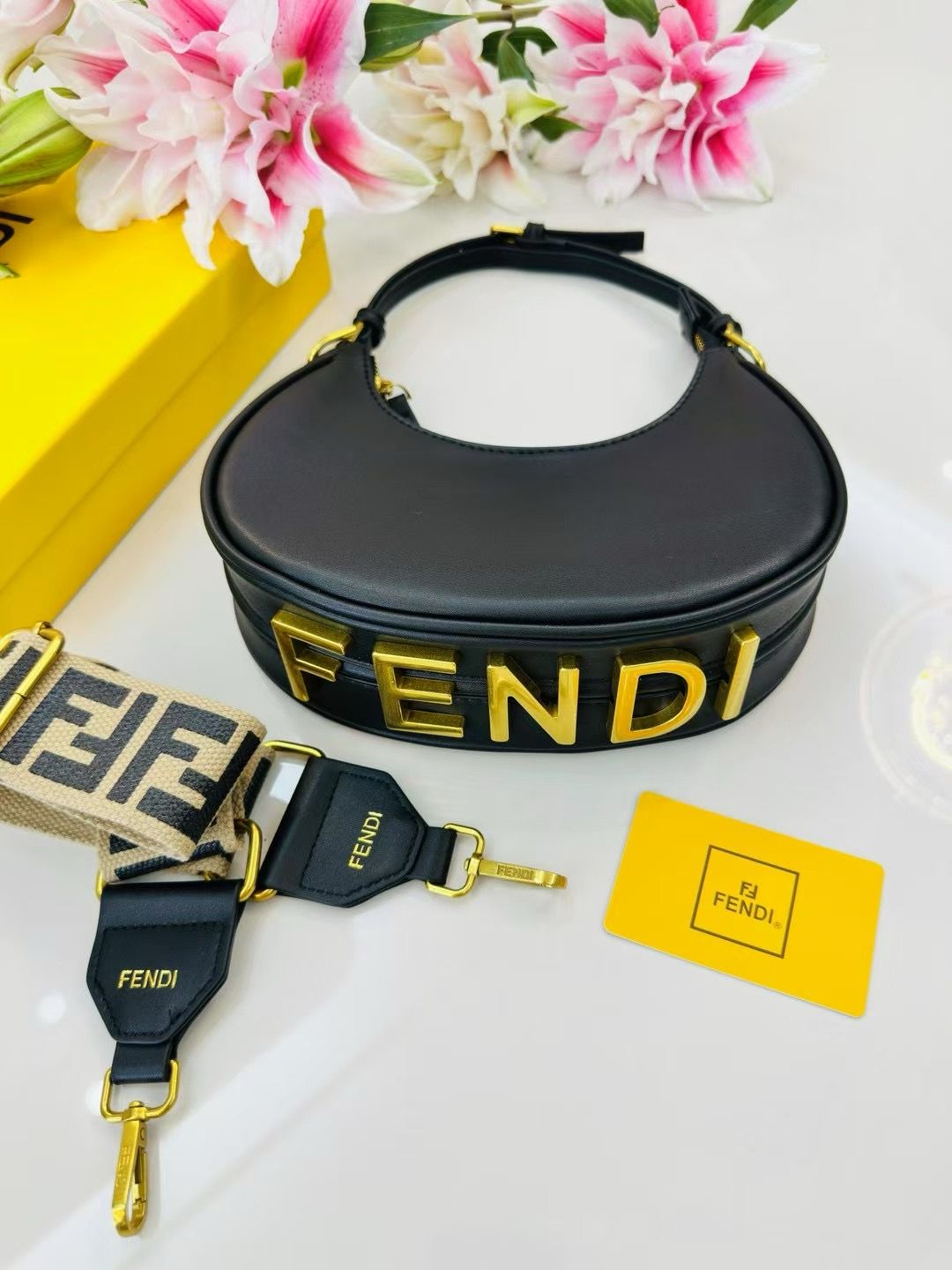 FENDI FENDIGRAPHY Shoulder Bag