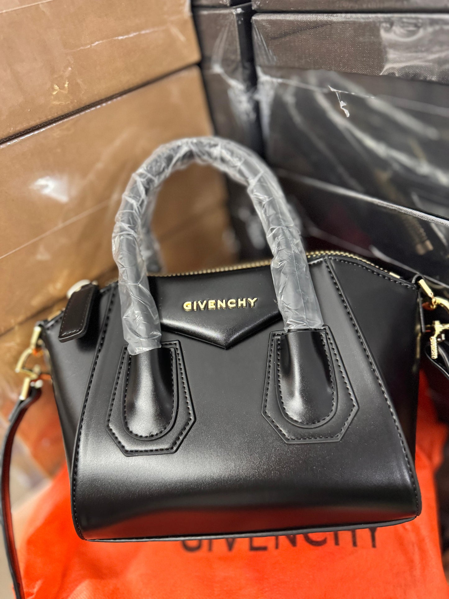 GIVENCHY ANTIGONA LEATHER STRUCTURED HANDBAG