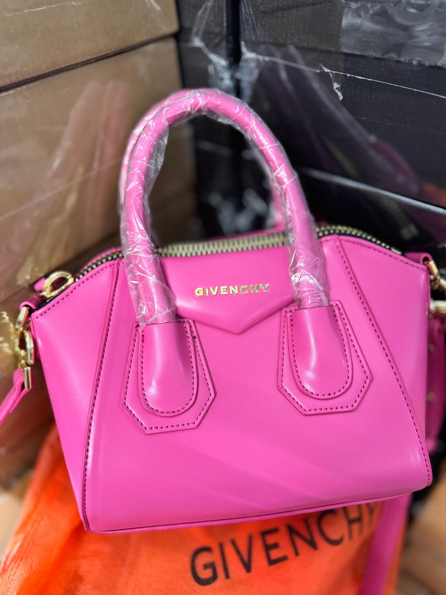 GIVENCHY ANTIGONA LEATHER STRUCTURED HANDBAG
