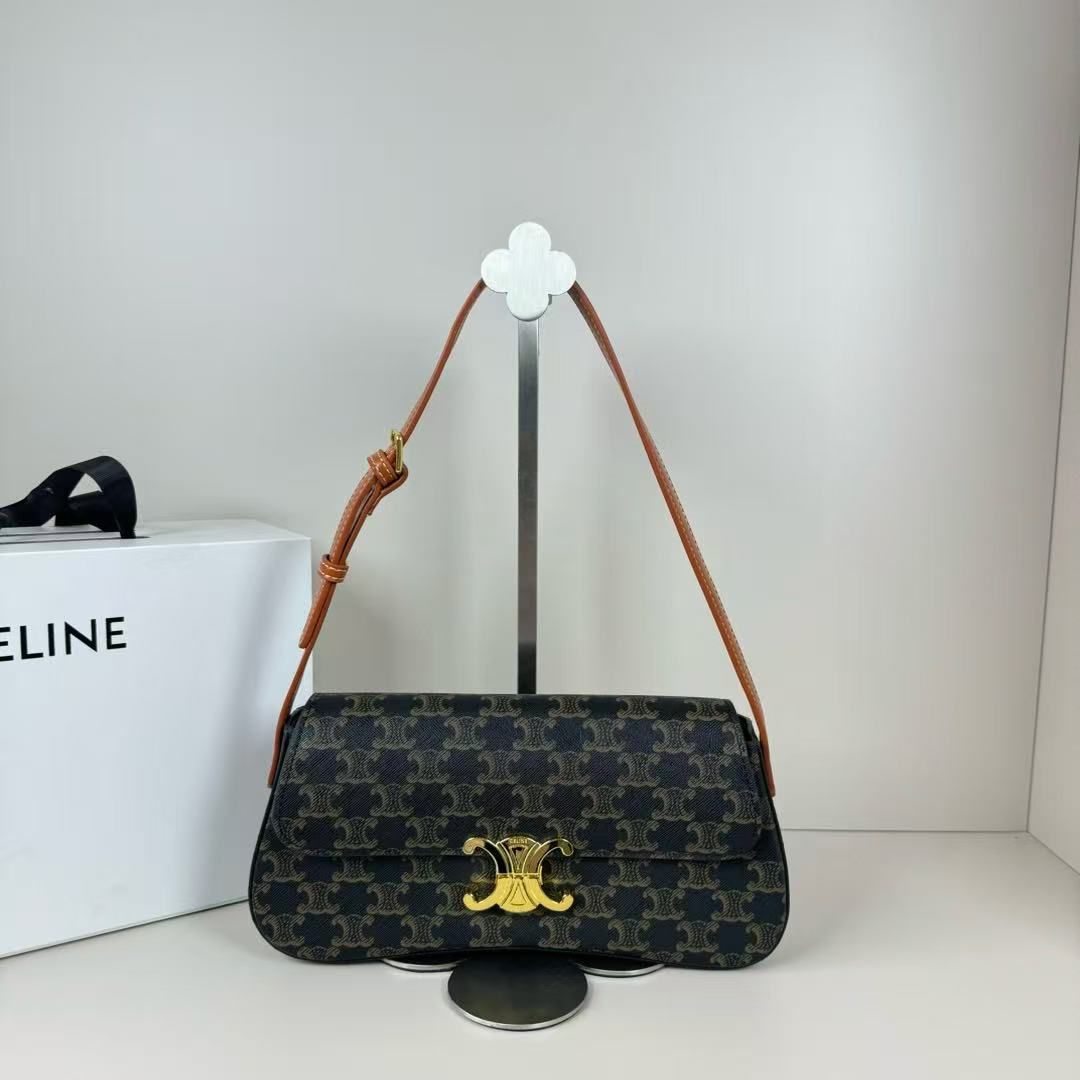 CELINE LOLA TRIOMPHE SHOULDER BAG
