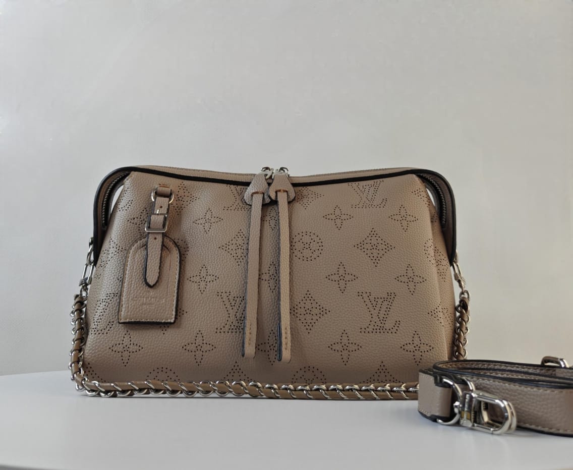 LOUIS VUITTON MAHINA