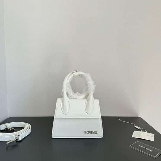 JACQUEMUS SHOULDER BAGS