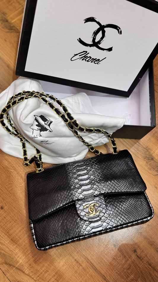 CHANEL JUMBO CLASSIC SNAKE EFFECT