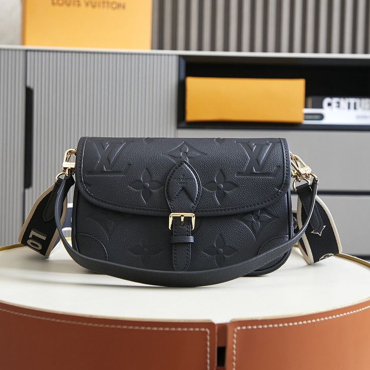 LOUIS VUITTON DIANE