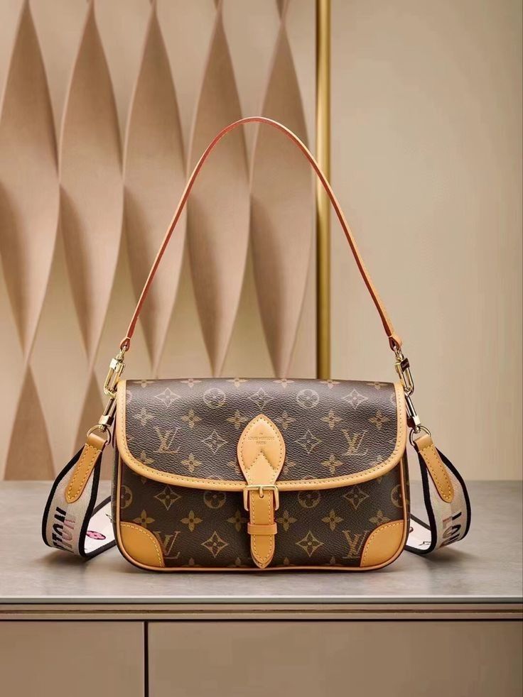 LOUIS VUITTON DIANE