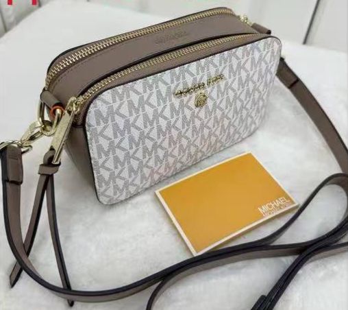 MICHAEL KORS SNAPSHOT