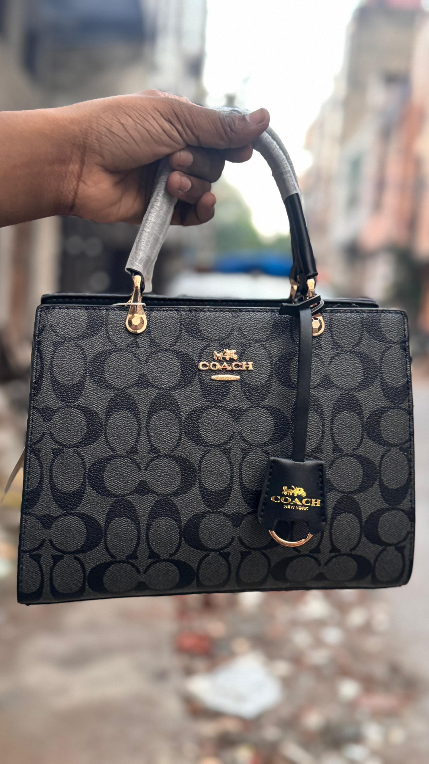 COACH HANDBAGS WITH PARTITION INSIDE AND LONG BELT