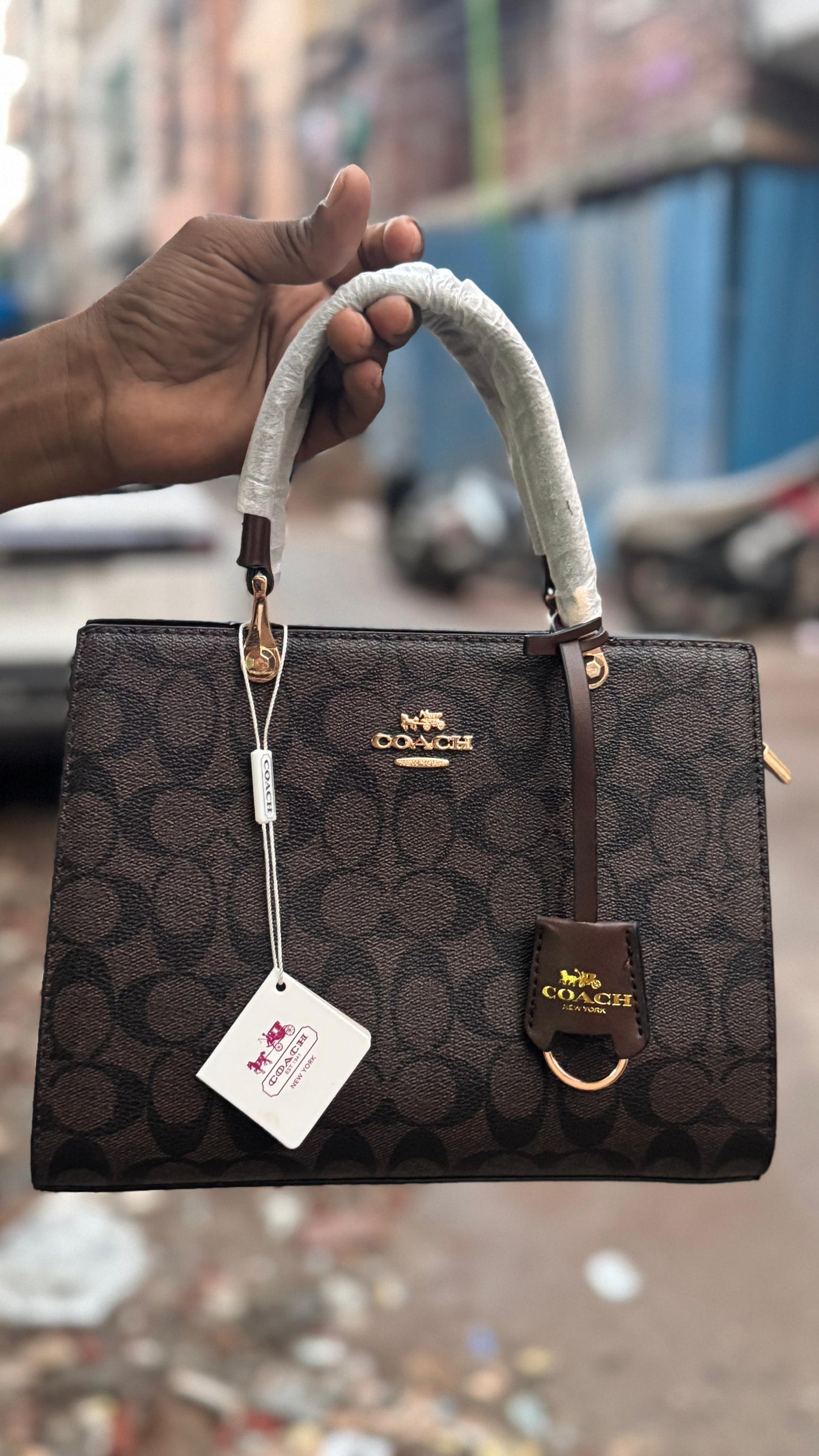 COACH HANDBAGS WITH PARTITION INSIDE AND LONG BELT