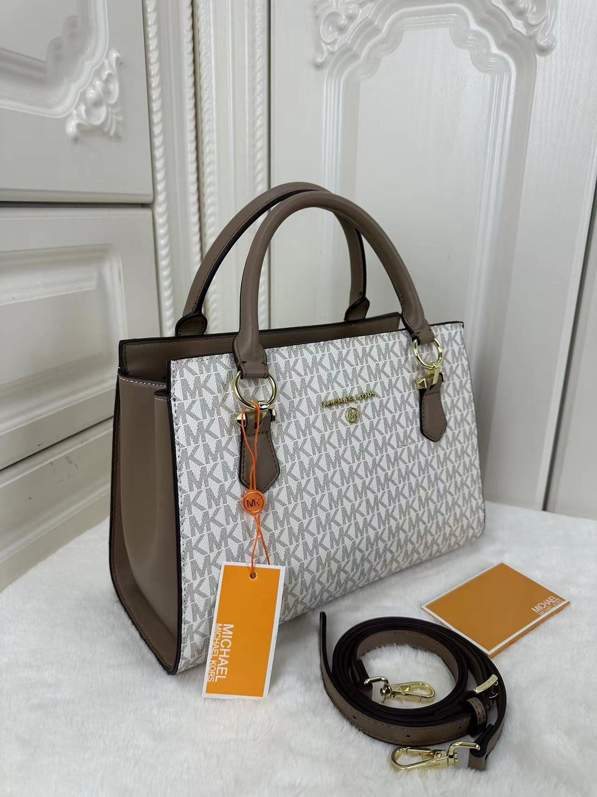 MICHAEL KORS MARILYN LARGE SAFFIANO HANDBAG