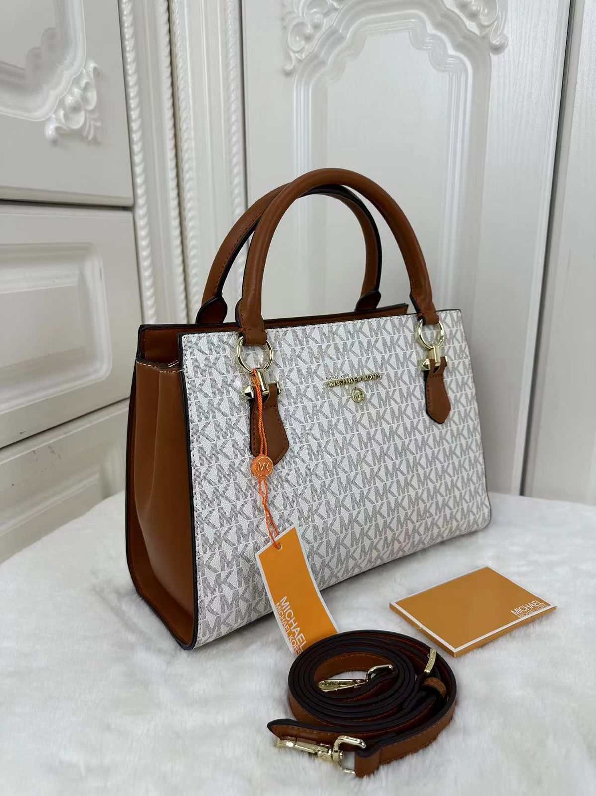 MICHAEL KORS MARILYN LARGE SAFFIANO HANDBAG