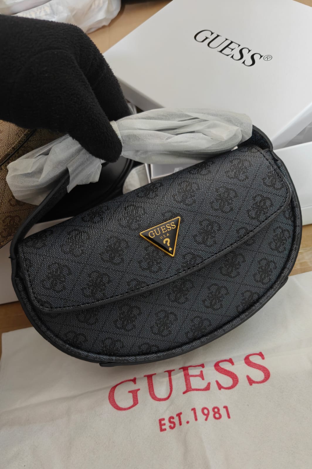GUESS ARNELA SHOULDER BAGS