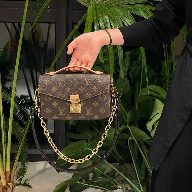 LOUIS VUITTON METIS POCHETTE EAST WEST BAGS