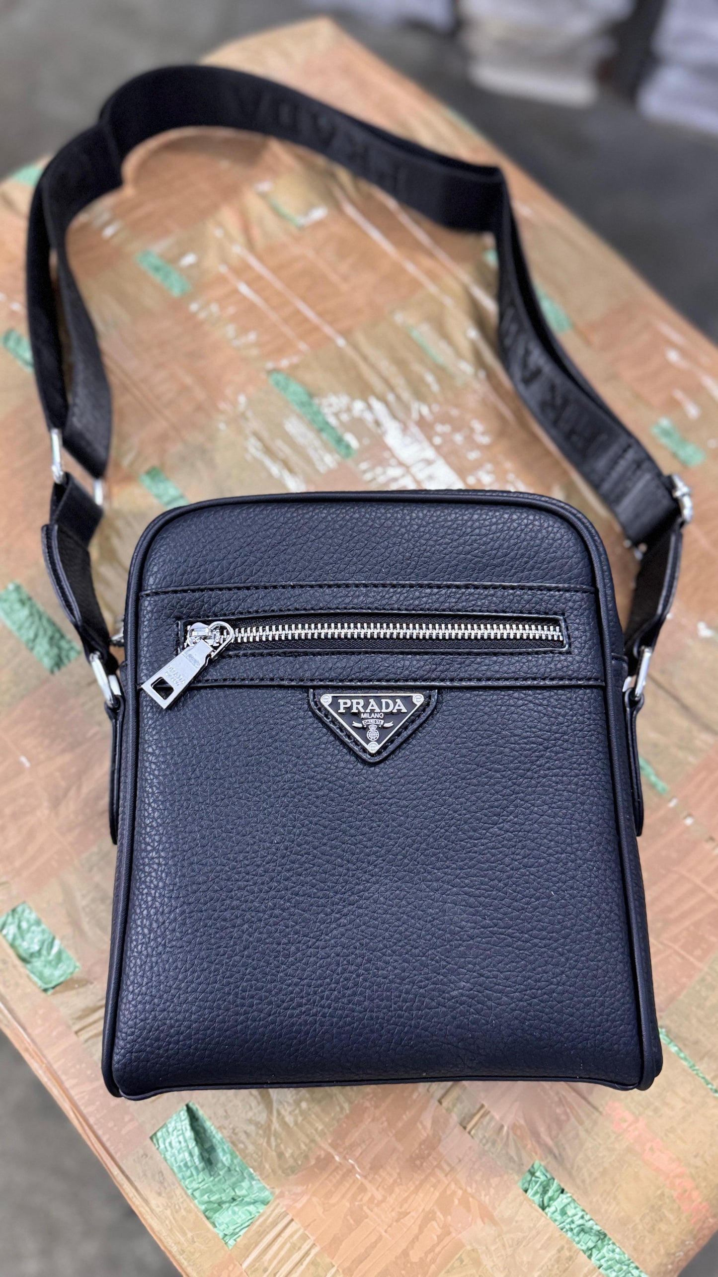 ASSORTED BRANDED LEATHERITE MENS SIDERS