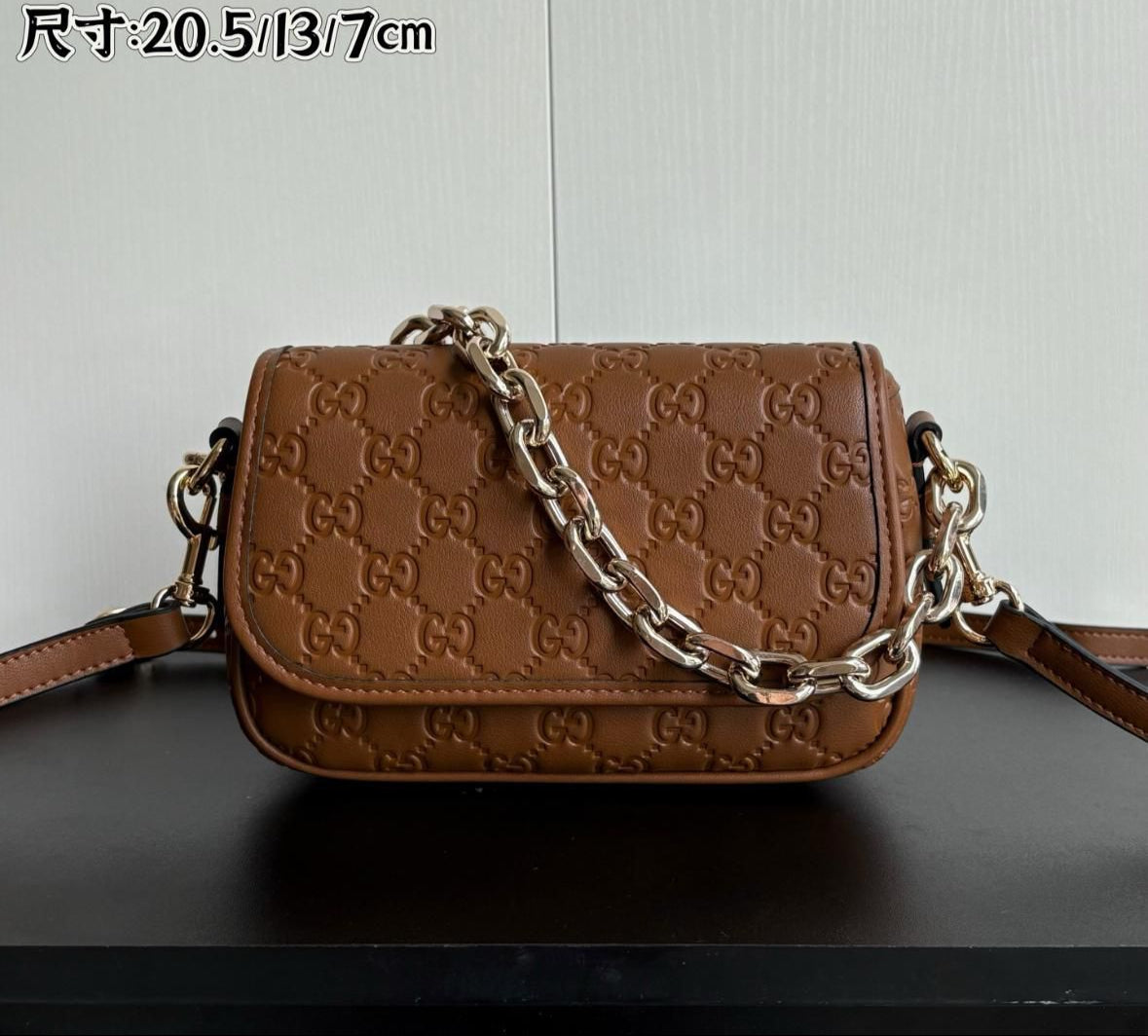 GUCCI EMBLEM SHOULDER BAG