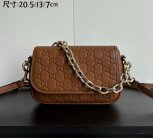 GUCCI EMBLEM SHOULDER BAG