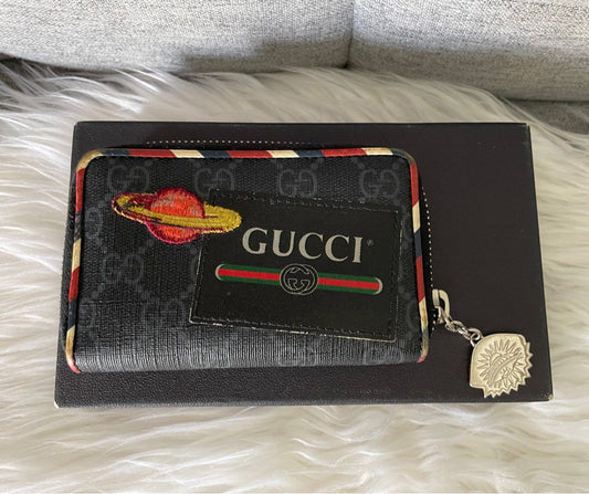 GUCCI GG SUPREME NIGHT COURIER WALLET