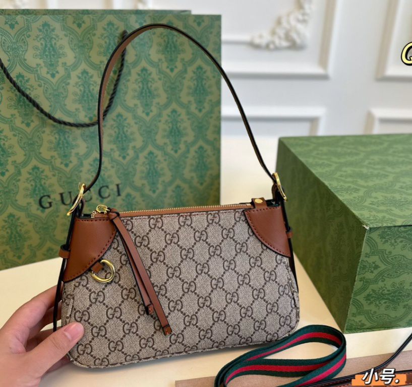 Gucci Emblem Small