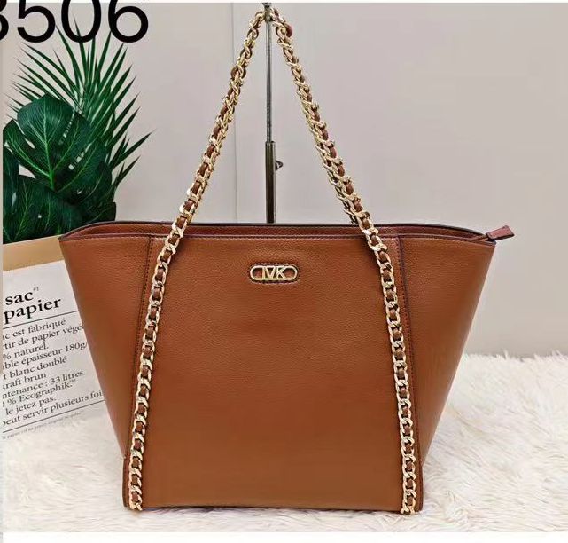 Micheal Kors Westley Large Pebelled Leather Chain Link Tote