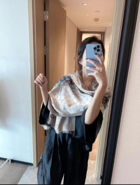 Louis Vuitton Latest Woollen Stole