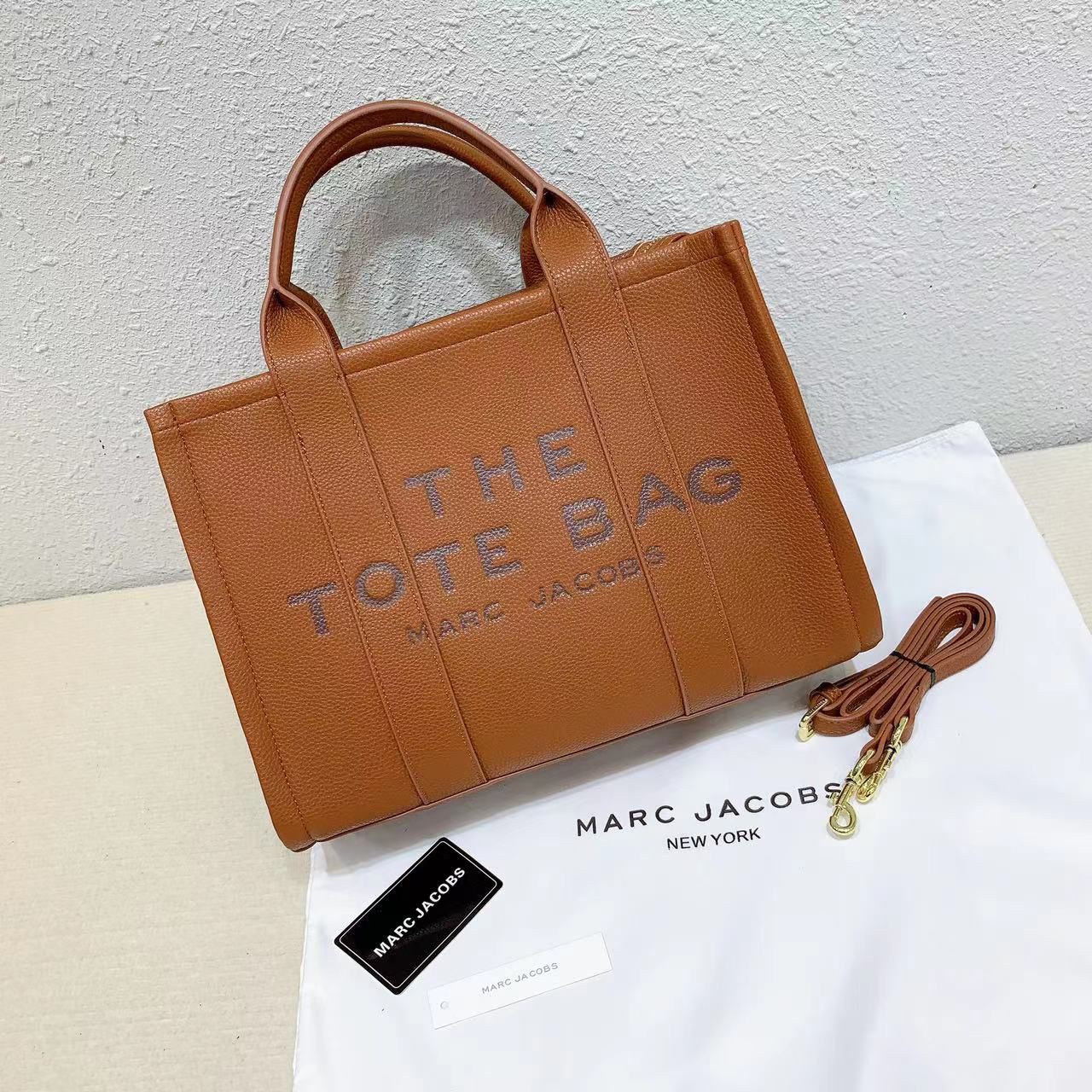 Marc Jacobs Medium The Tote Bag With OG Box & Dust Bag